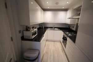 Holden Court Apartments - Apt 3