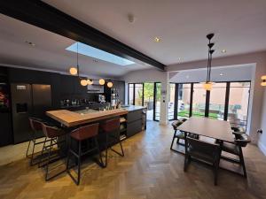 Modern 3BR Garden Home Leyton