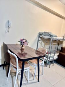 Levi & Moon Relax and Chill