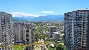 Cozy apartment by the sea with a view of the mountains