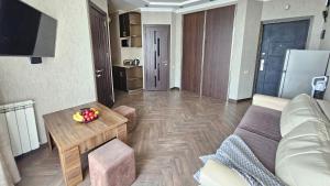 GR-2210 Cozy apartment by the sea with a view of the mountains