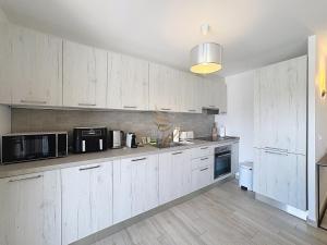 Serenity Getaway–4 people–WiFi–Terrace–Garage