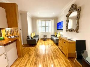 Historic Mews House 2BR in Edinburgh City Centre