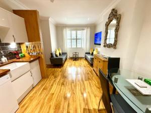 Historic Mews House 2BR in Edinburgh City Centre
