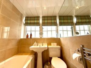 Historic Mews House 2BR in Edinburgh City Centre