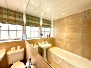 Historic Mews House 2BR in Edinburgh City Centre