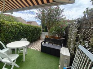 Bel Appartement T2 Climatisé avec Jardin et Wifi, à 150m de la Plage, Valras-Plage - FR-1-701-55 - 3hvězdičkové hotely ve městě Valras-Plage