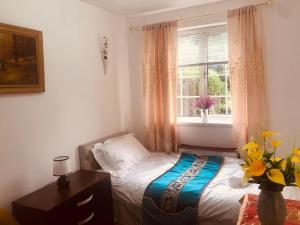 Zone1 House Sleeps 8 - 2 Mins to Station - Pets Ok