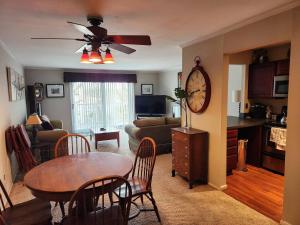 Beautiful 2BR Apartment w Office Area