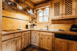 Cottage with balconies in Demi-Quartier