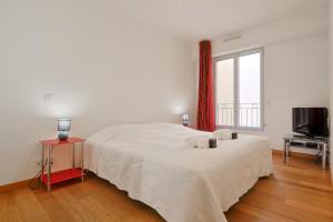 Le Suquet by Winsome Destination