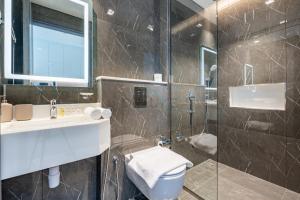 Walking distance to Dubai Miracle Garden and Butterfly Garden, Few minutes drive to Mall of the Emirates and IMG Worlds of Adventure - Samana Park Views, Arjan by Deluxe Holiday Homes