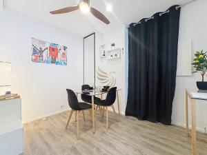 Studio lAtelier – Parking & Beaches 15 min Walk