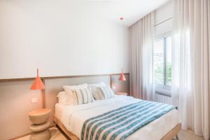 Mediterranean Retreat with 4-Bedroom, 3-Bath Apartment in Barcelona