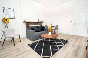 Stylish Flat with Terrace in Cheltenham Centre