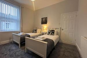 Hambledon Downstairs Flat - Sleeps 3 -Pet friendly