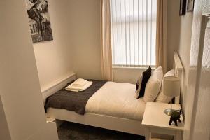 Hambledon Downstairs Flat - Sleeps 3 -Pet friendly