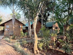 Leopard Chalets Hippo Waterfront Lodge