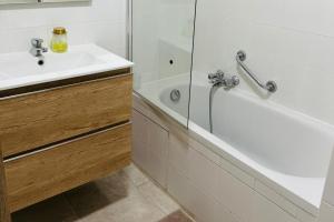 Spacious cocoon with garden near the sea