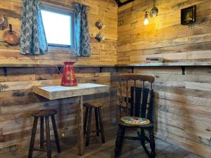 Shepherds Huts at Cotswold Hills Country Park