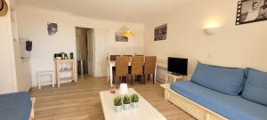 Bright cocoon with garden and sea view