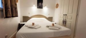 Bright cocoon with garden and sea view