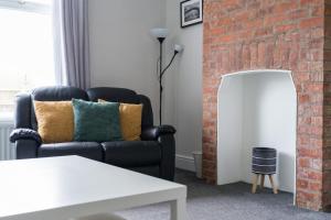 East House-Sleeps 5-Pet friendly-Garden - Parking
