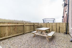 East House-Sleeps 5-Pet friendly-Garden - Parking