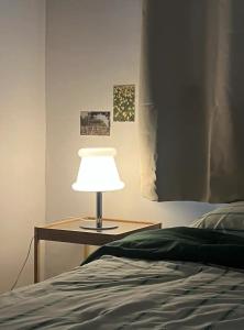 Maximum 6 people, Hongik University Station 7 minutes, Airport Bus, Free Luggage Storage, 3 Rooms, 3 Queen Beds