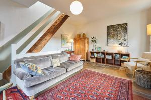 Host & Stay - The Artists House