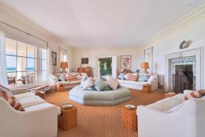 Luxurious Villa by the Sea