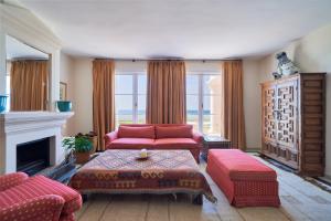 Luxurious Villa by the Sea