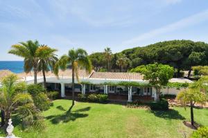 Luxurious Villa by the Sea