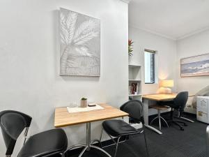 Brisbane Apt Near Dining Shops and River Walks