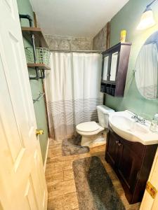 Downtown Fort Smith Apartment with Yard Pet Friendly