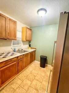 Downtown Fort Smith Apartment with Yard Pet Friendly