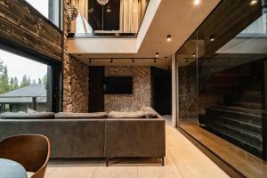 Villa Komia Iso by Aavalevi