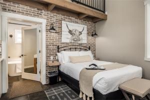 Unique Silo Honeymoon Suite Soaker Tub Sleeps 4