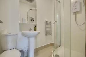 Aylward queen street apartments S12-Ground-Floor Studio Near City Centre