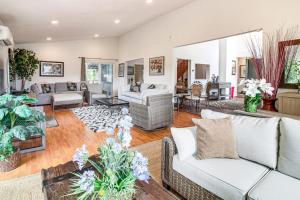 2 Mi to Downtown Coos Bay Home with Deck, Fire Pits