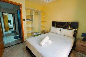 Épure and Confort Apartment