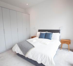 2-Bed Townhouse with Garden and Private Parking in D04