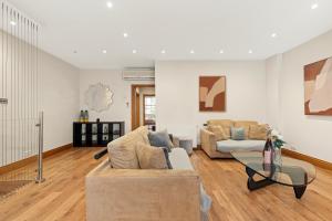 The Ashburn Retreat - The Duke Collection