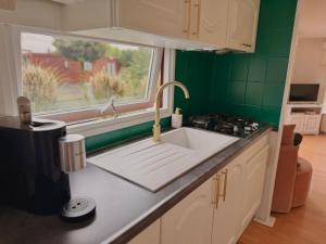 Gezellig chalet met 2 slaapkamers en zicht op het water