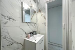 Charming 14m studio in Paris 17th arrondissement