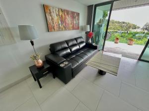 Beautiful top floor penthouse lovely sea views