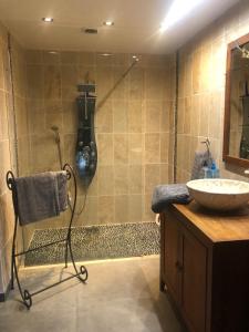 Appartement sur la colline avec accès piscine