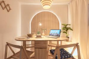 2R3B, 공항버스 도보4분,2호선line 강남20분 홍대18분 명동 성수, 무료주차 ,짐보관서비스