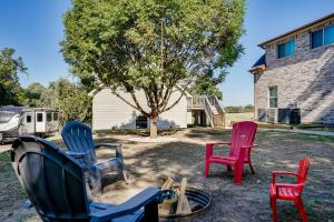 Couples Retreat on Farm 6 Mi to Dwtn Weatherford!