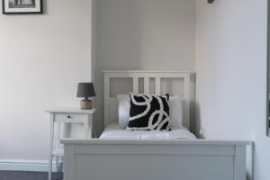 Lily Apartment - Sleeps 3 - Pet friendly - Parking